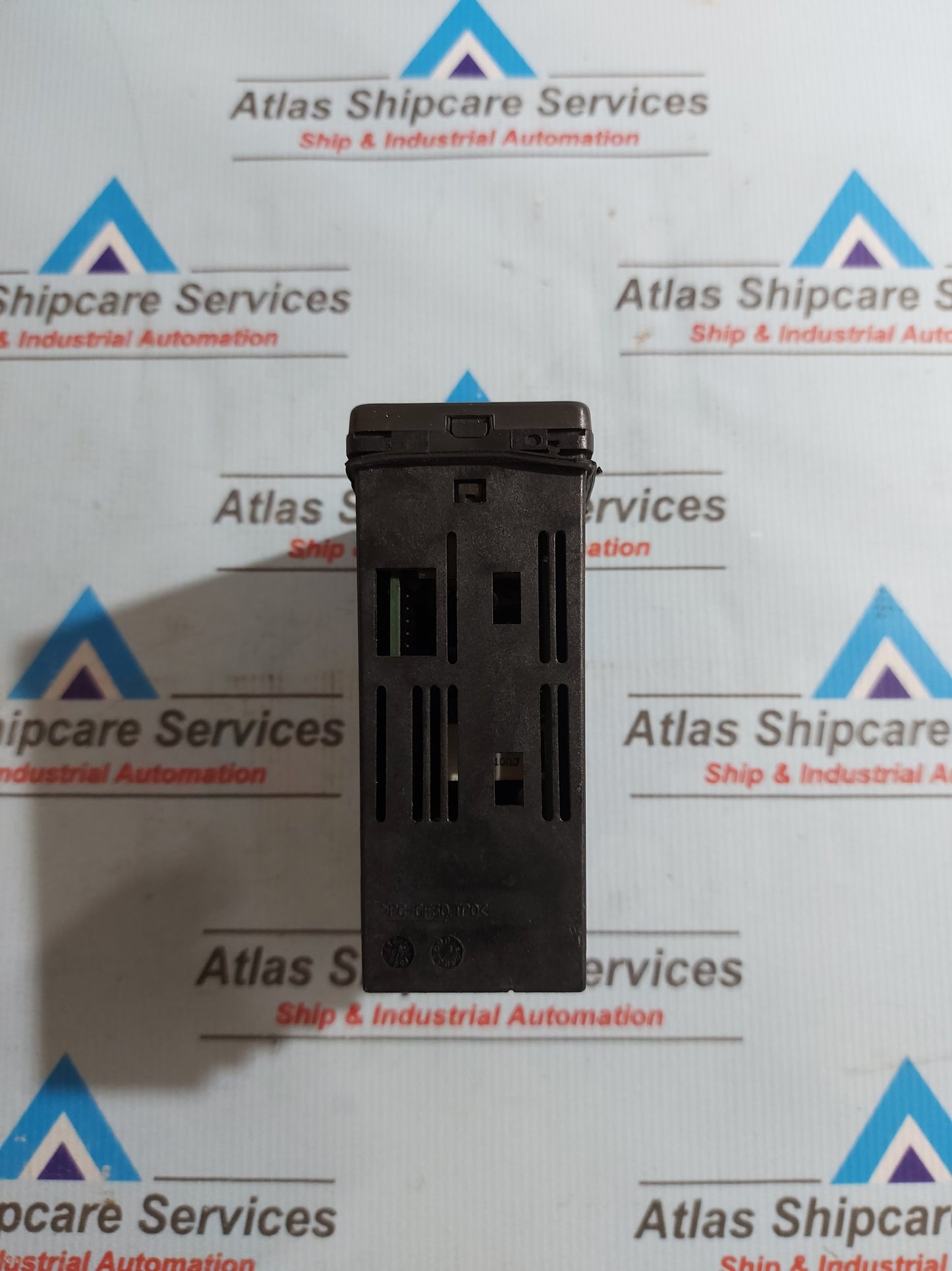 YOKOGAWA UM330-00 S4 DIGITAL TEMPERATURE INDICATOR T1G610222 722