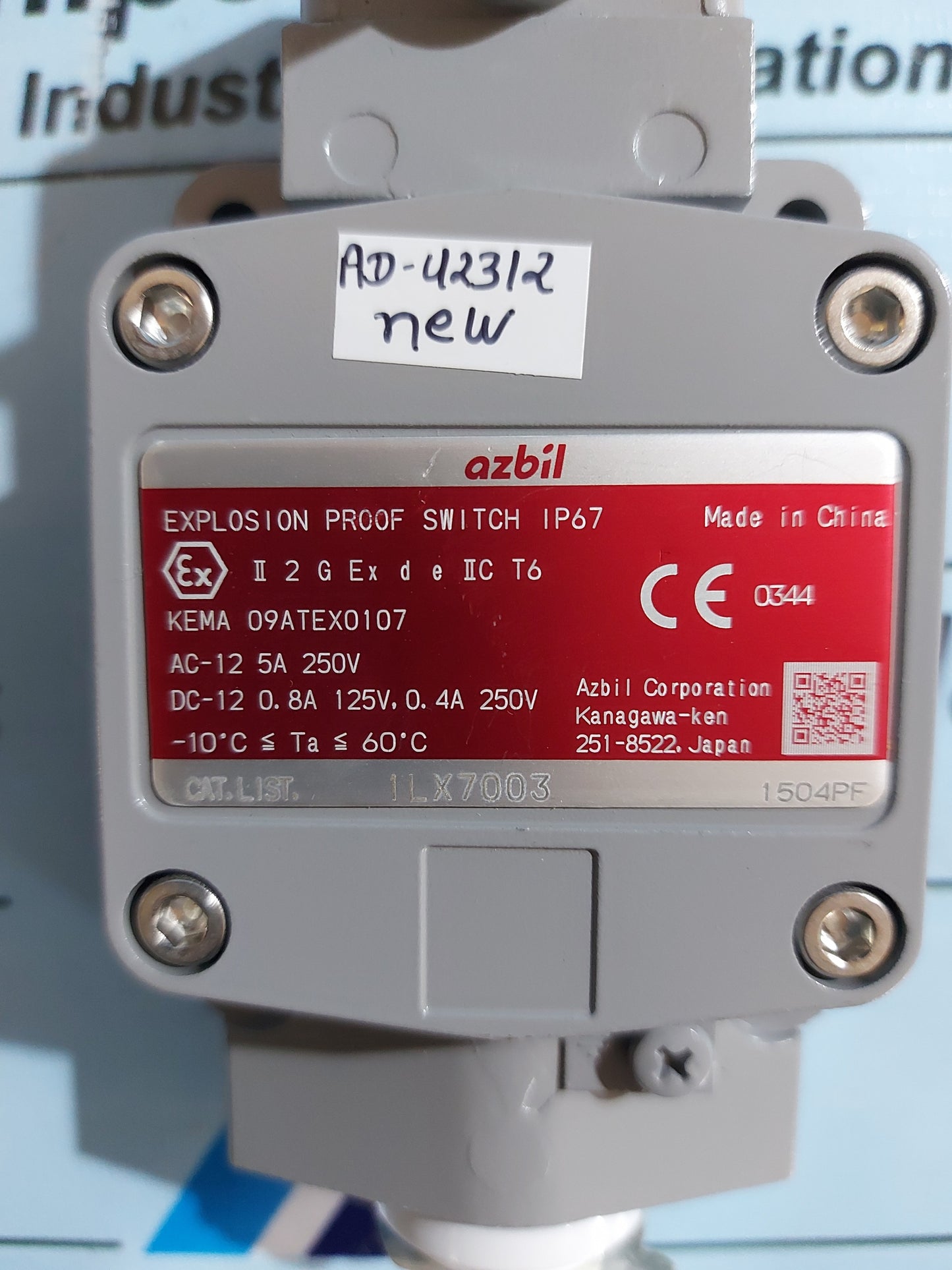 AZBIL CORPORATION 1LX7003 1504PF VERICAL EXPLOSION-PROOF SWITCH
