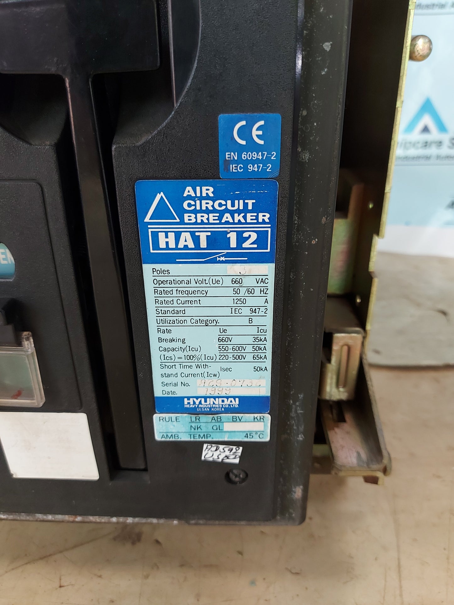 HYUNDAI HAT 12 3 POLE AIR CIRCUIT BREAKER
