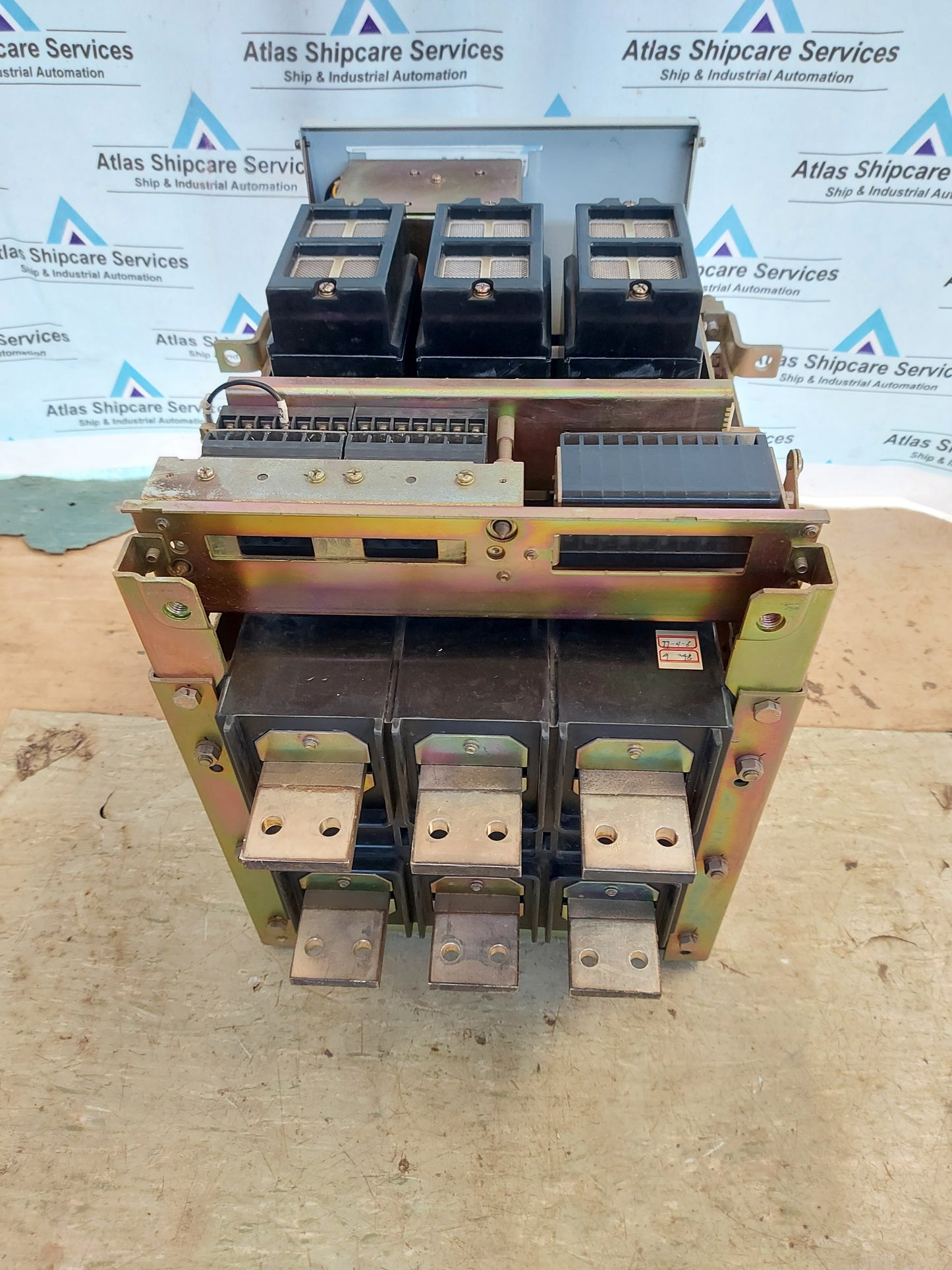 HYUNDAI HAT 12 3 POLE AIR CIRCUIT BREAKER