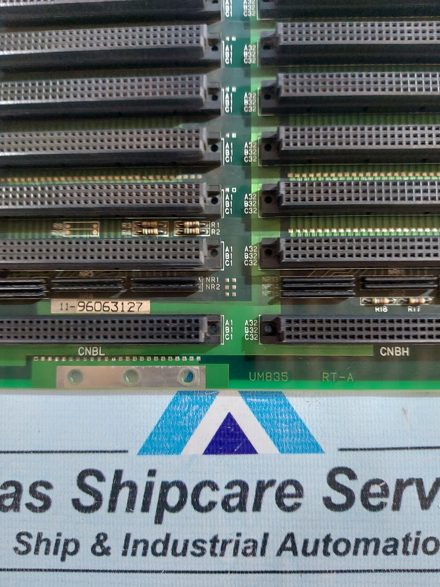 NACHI UM835 RT-A 9-SLOT BACKPLANE I/O RACK BOARD