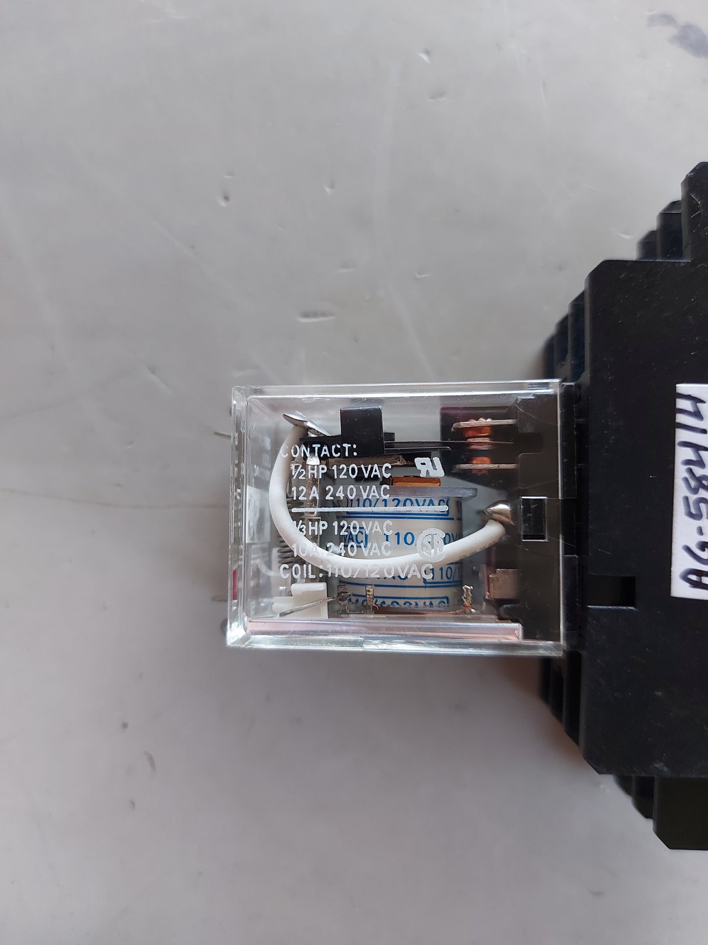 OMRON LY2N RELAY 110/120VAC AG584