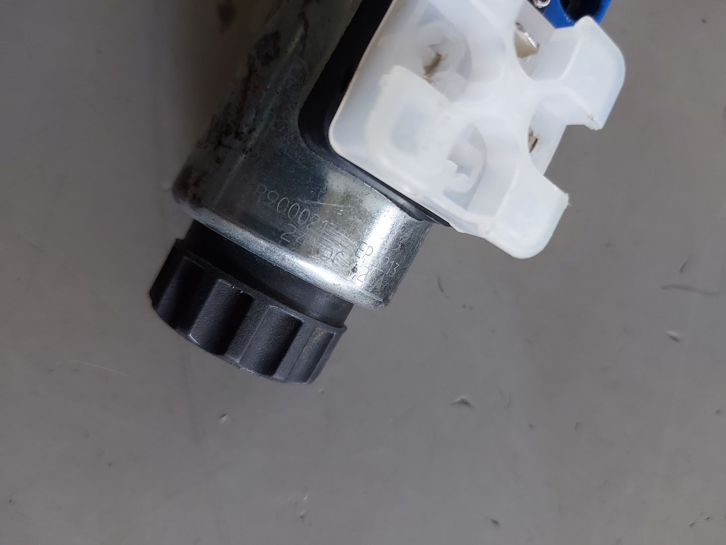 REXROTH 4WE 6 D62/EG24N9K4 DIRECTIONAL CONTROL VALVE