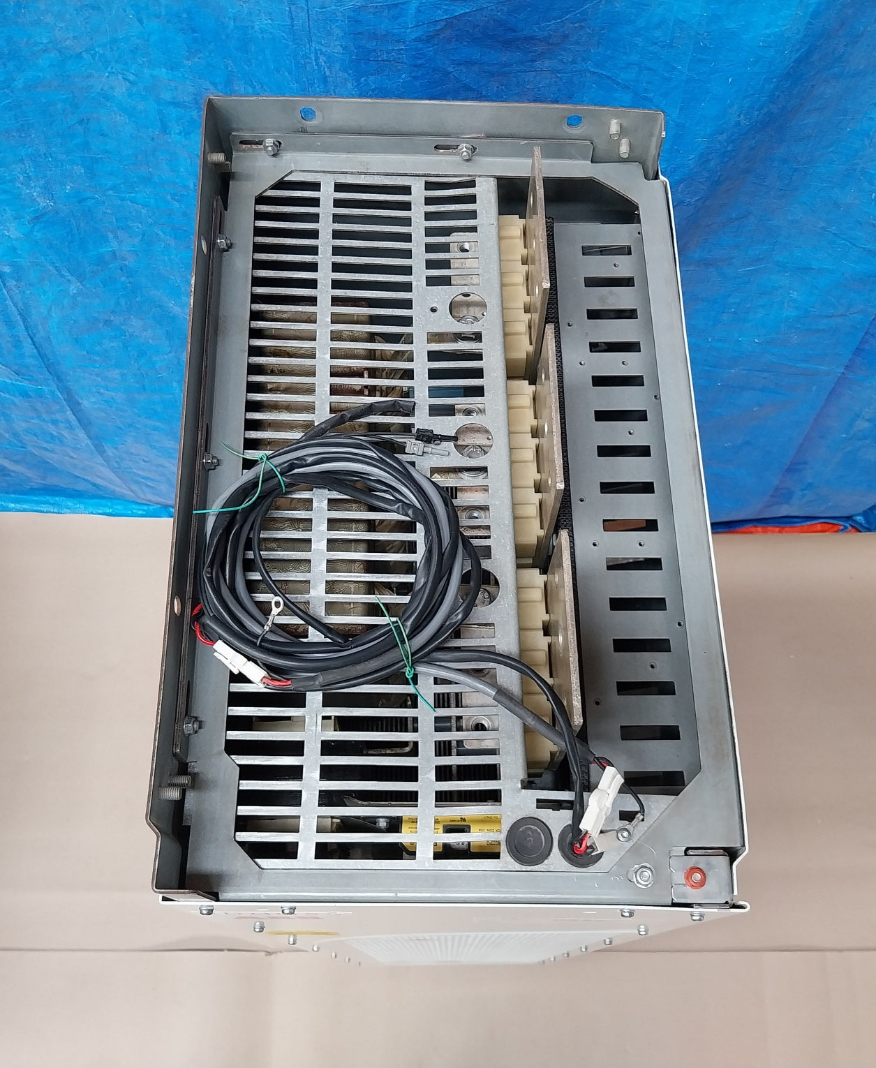 ABB ACS800-04-0320-5+C189+E208+E210+J400+K454+L509+N651-P901 VFD FREQUENCY DRIVE