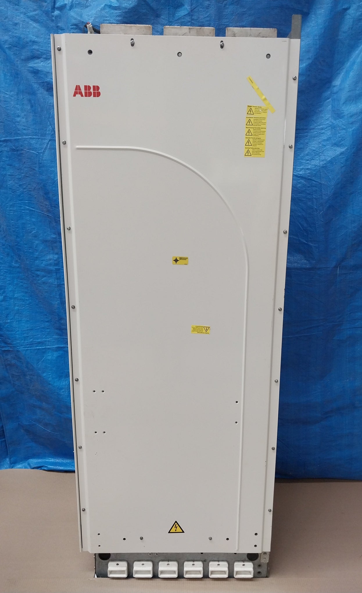 ABB ACS800-04-0320-5+C189+E208+E210+J400+K454+L509+N651+P901 VFD FREQUENCY DRIVE