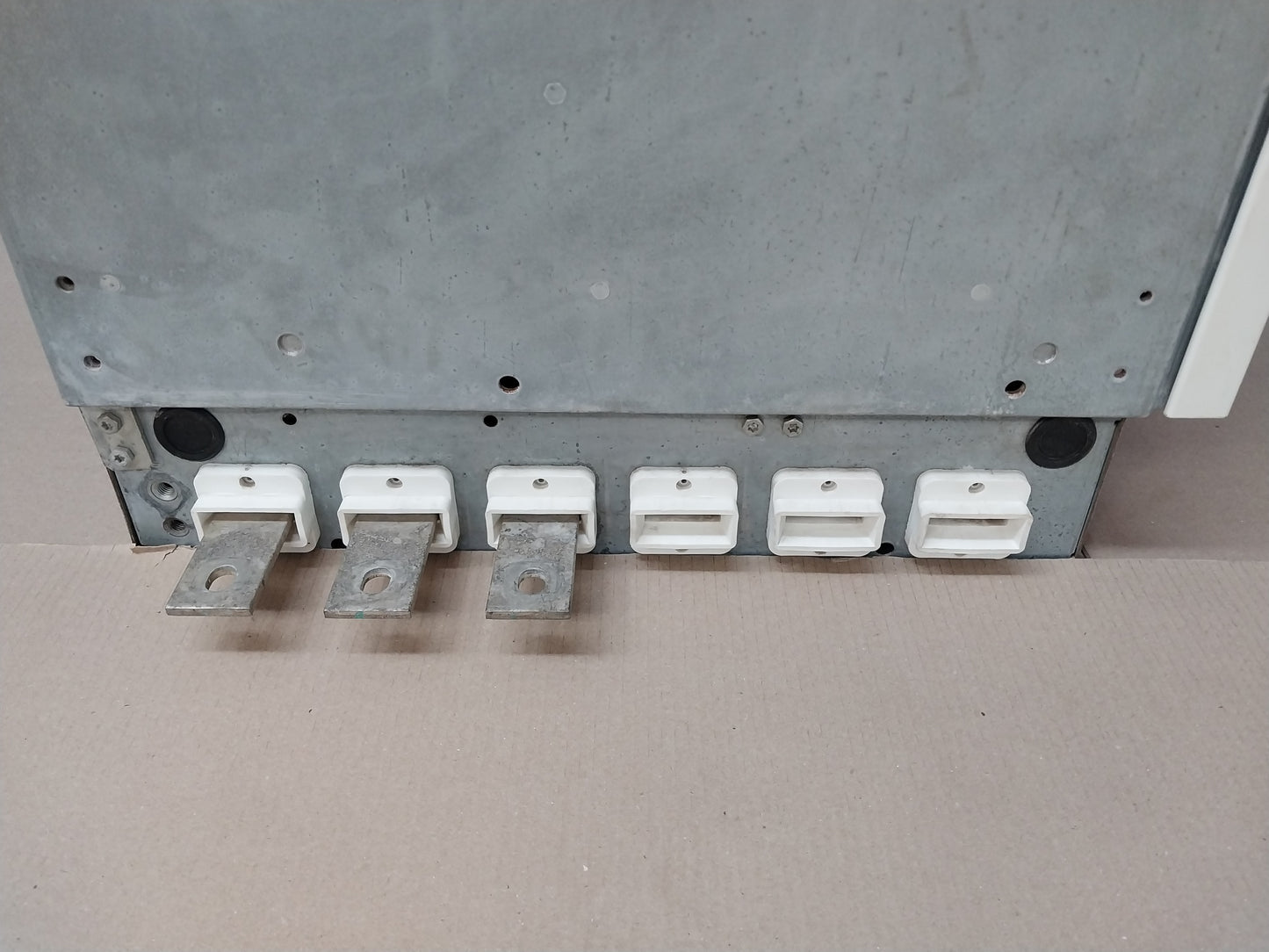 ABB ACS800-04-0320-5+C189+E208+E210+J400+K454+L509+N651+P901 VFD FREQUENCY DRIVE