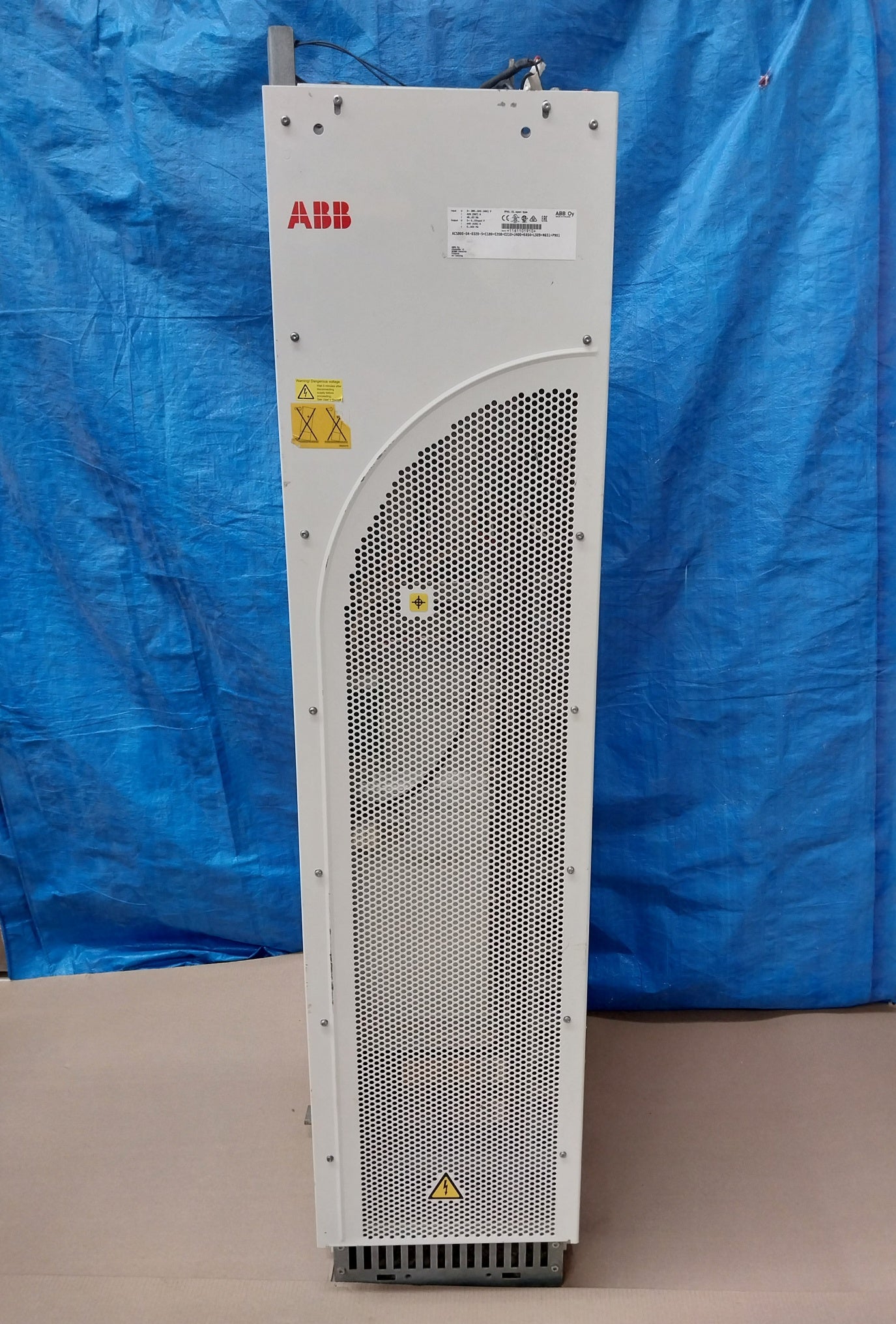 ABB ACS800-04-0320-5+C189+E208+E210+J400+K454+L509+N651+P901 VFD FREQUENCY DRIVE