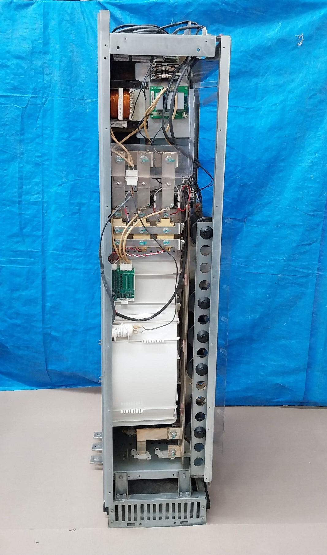 ABB ACS800-04-0400-5+C189+E208+E210+J400+K454+L509+N651+P901 VFD FREQUENCY DRIVE