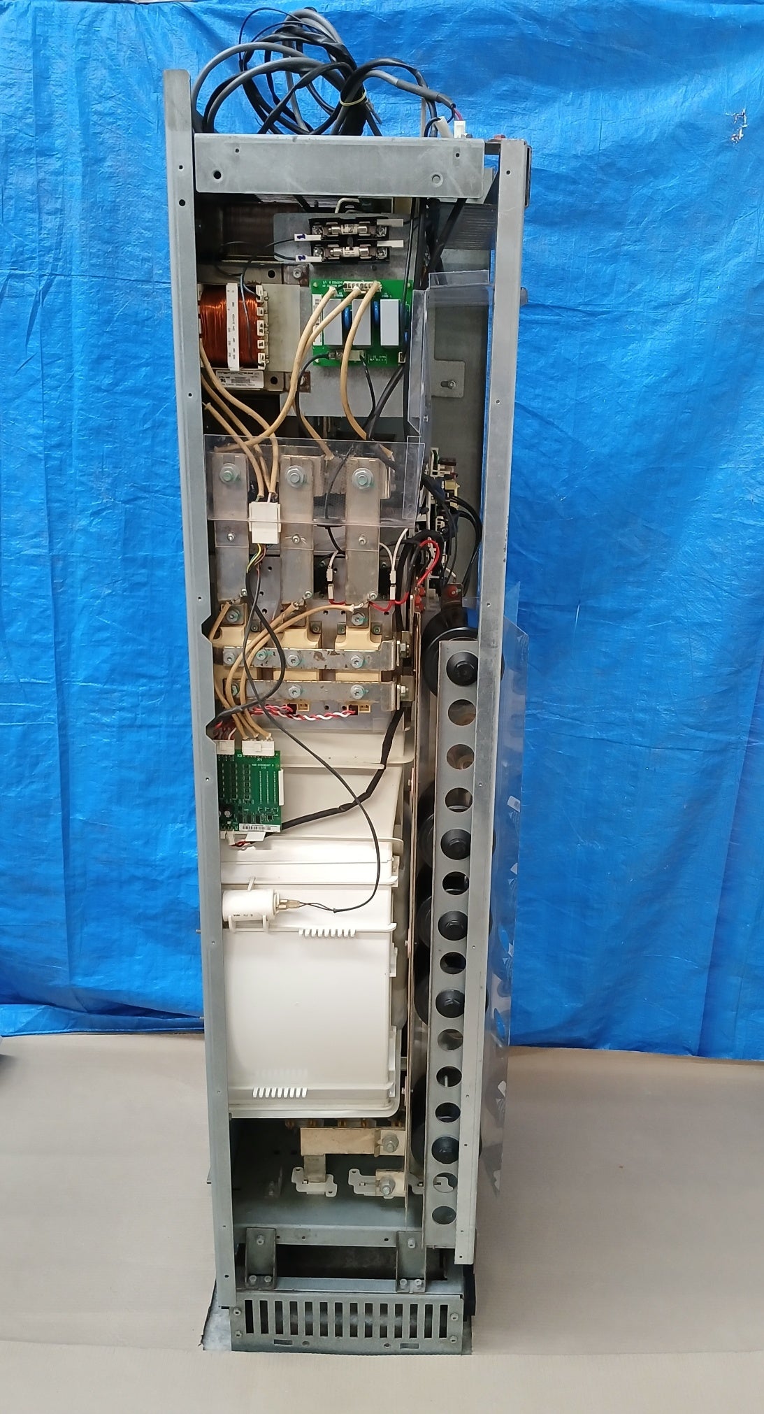 ABB ACS800-04-0400-5+C189+E208+E210+J400+K454+L509+N651+P901 VFD FREQUENCY DRIVE