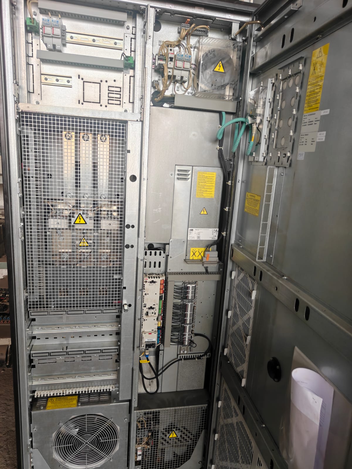 ABB ACS880-07-0583A-5+B055+C121+C132+E208+K492+L504+P904 DRIVE
