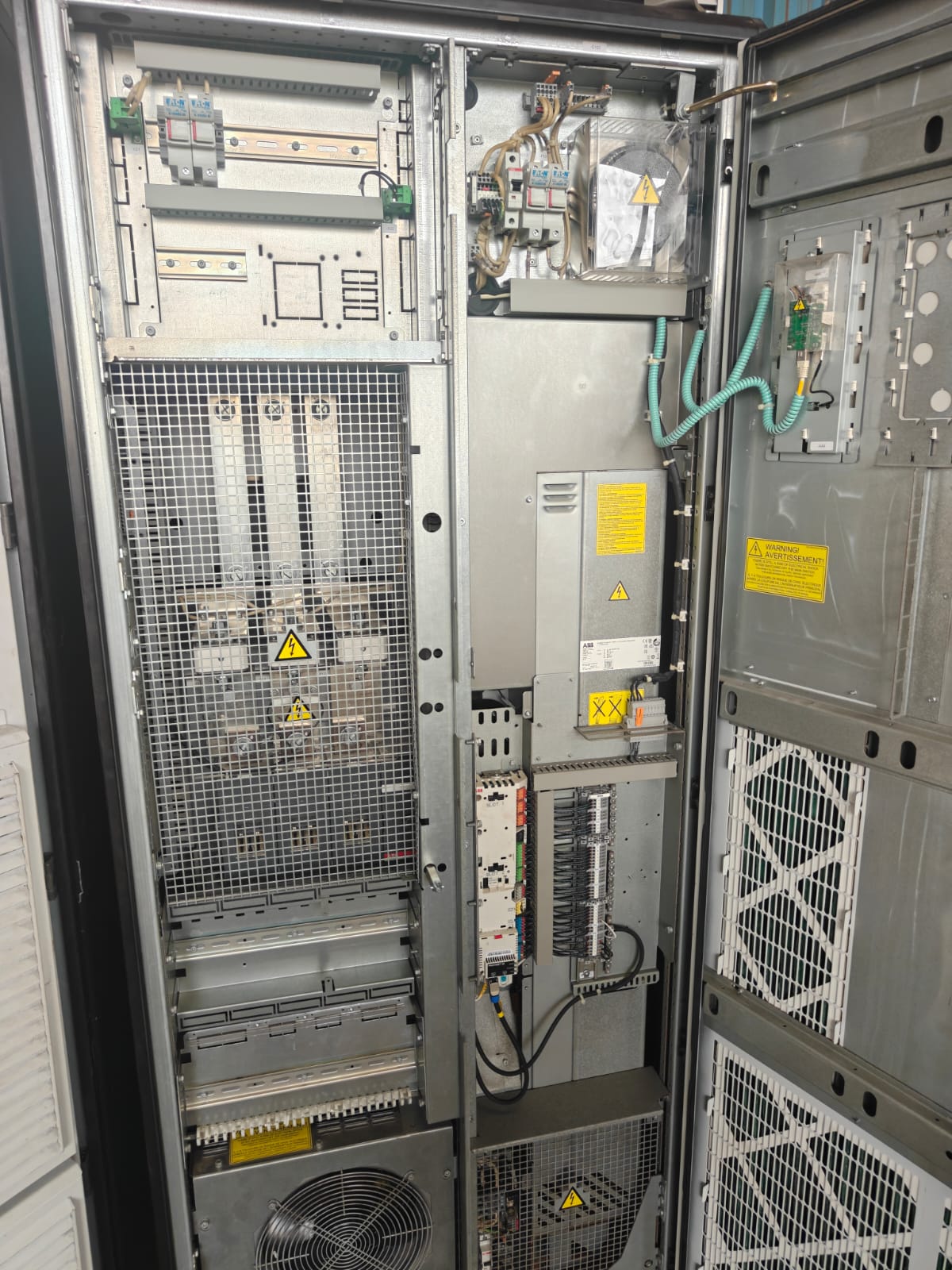 ABB ACS880-07-0583A-5+B055+C121+C132+E208+K492+L504+P904 DRIVE