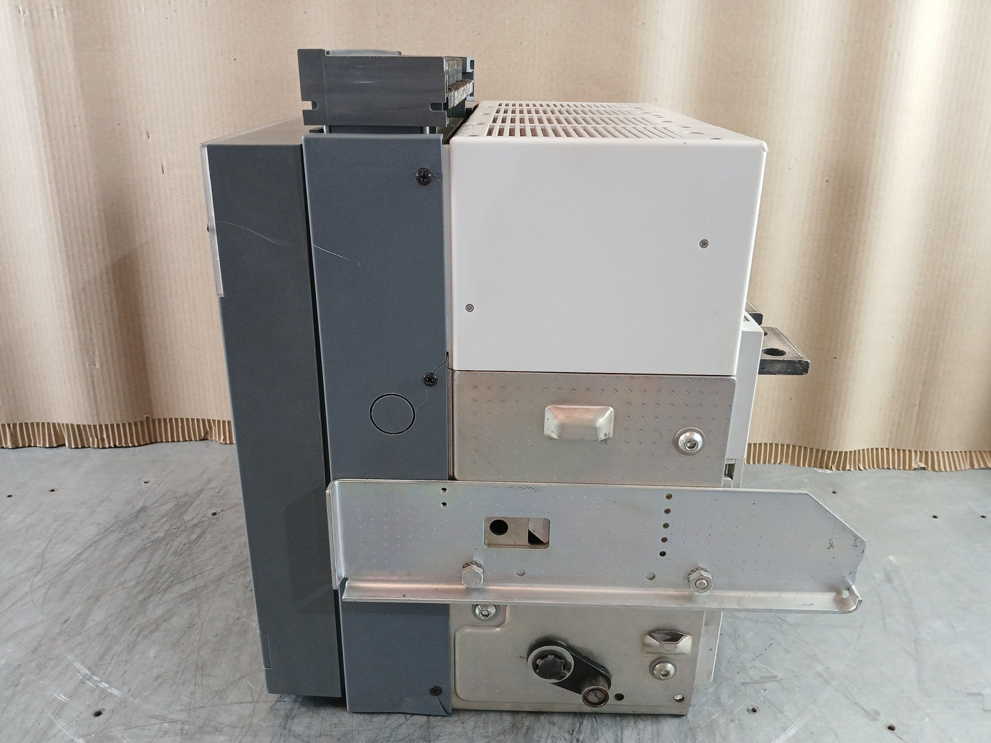 ABB SACE Emax SACE PR122/P-LSIG LOW-VOLTAGE AIR CIRCUIT BREAKER 800A 690V