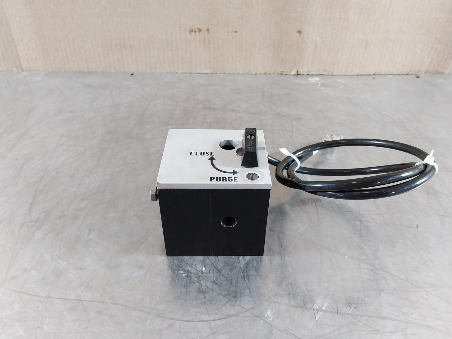 CAMOZZI CLOSE/PURGE SWITCH
