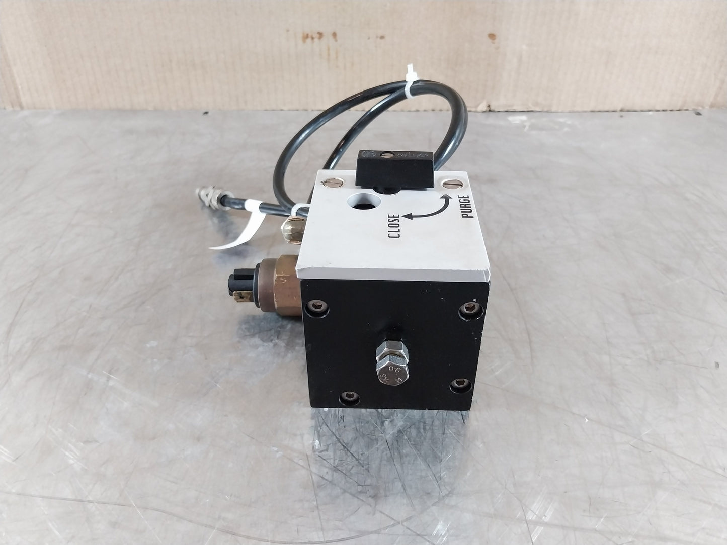CAMOZZI CLOSE/PURGE SWITCH