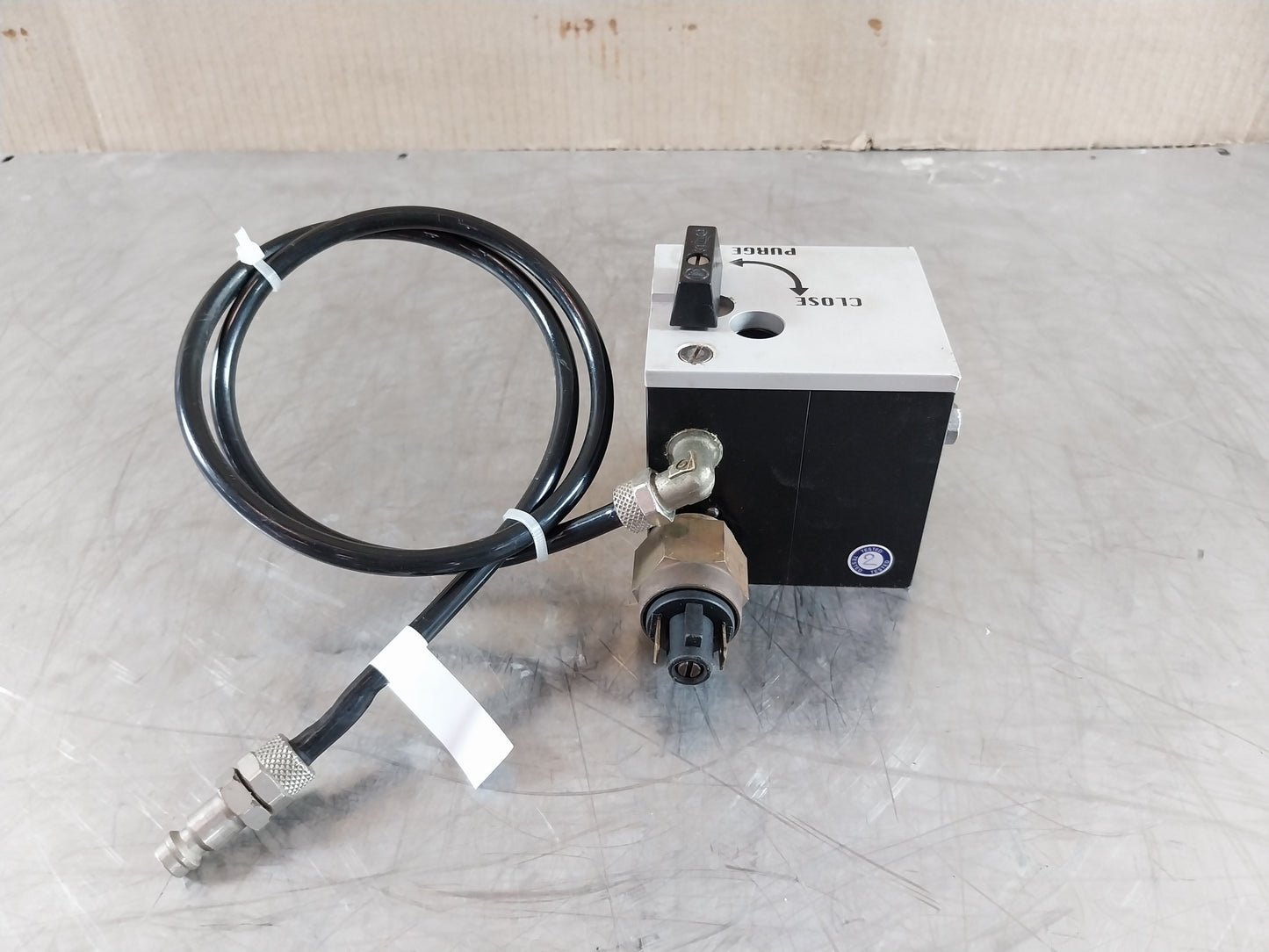 CAMOZZI CLOSE/PURGE SWITCH