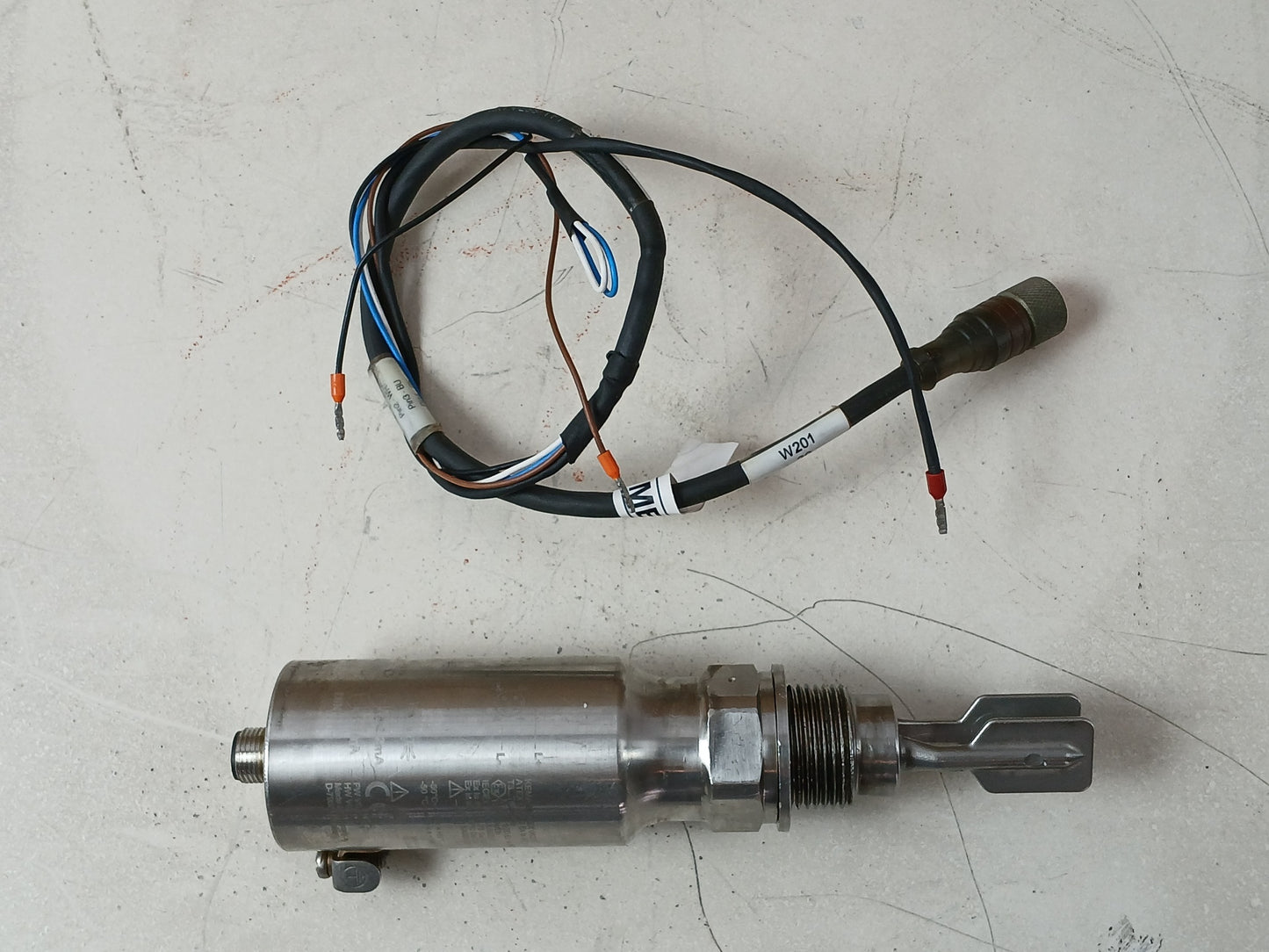 ENDRESS+HAUSER FTL50-GGQ2AA8N3A VIBRONIC POINT LEVEL DETECTOR 0.55 METER 64 BAR