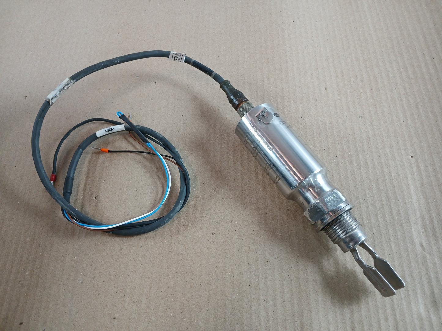 ENDRESS+HAUSER FTL50-GGQ2AA8N3A VIBRONIC POINT LEVEL DETECTOR 0.6 METER 64 BAR