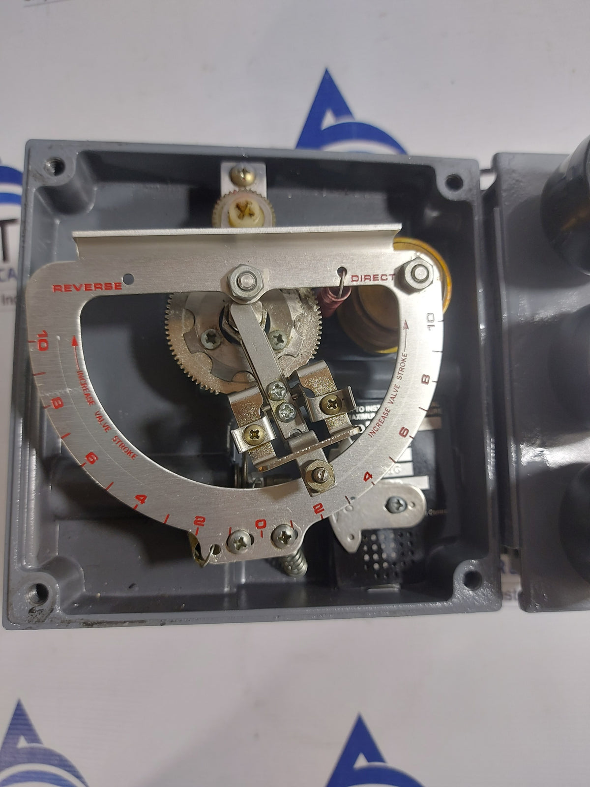 FISHER 3582 PNEUMATIC SINGLE-ACTING POSITIONER