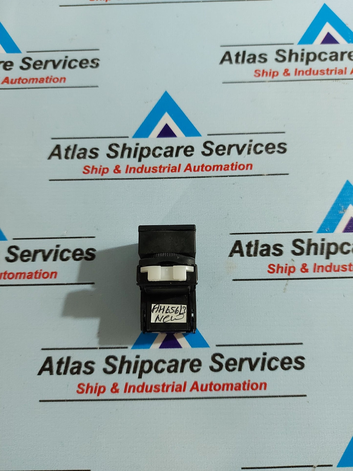 FUJI ELECTRIC DG28F3M E4 SQUARE COMMAND PUSH BUTTON SWITCH