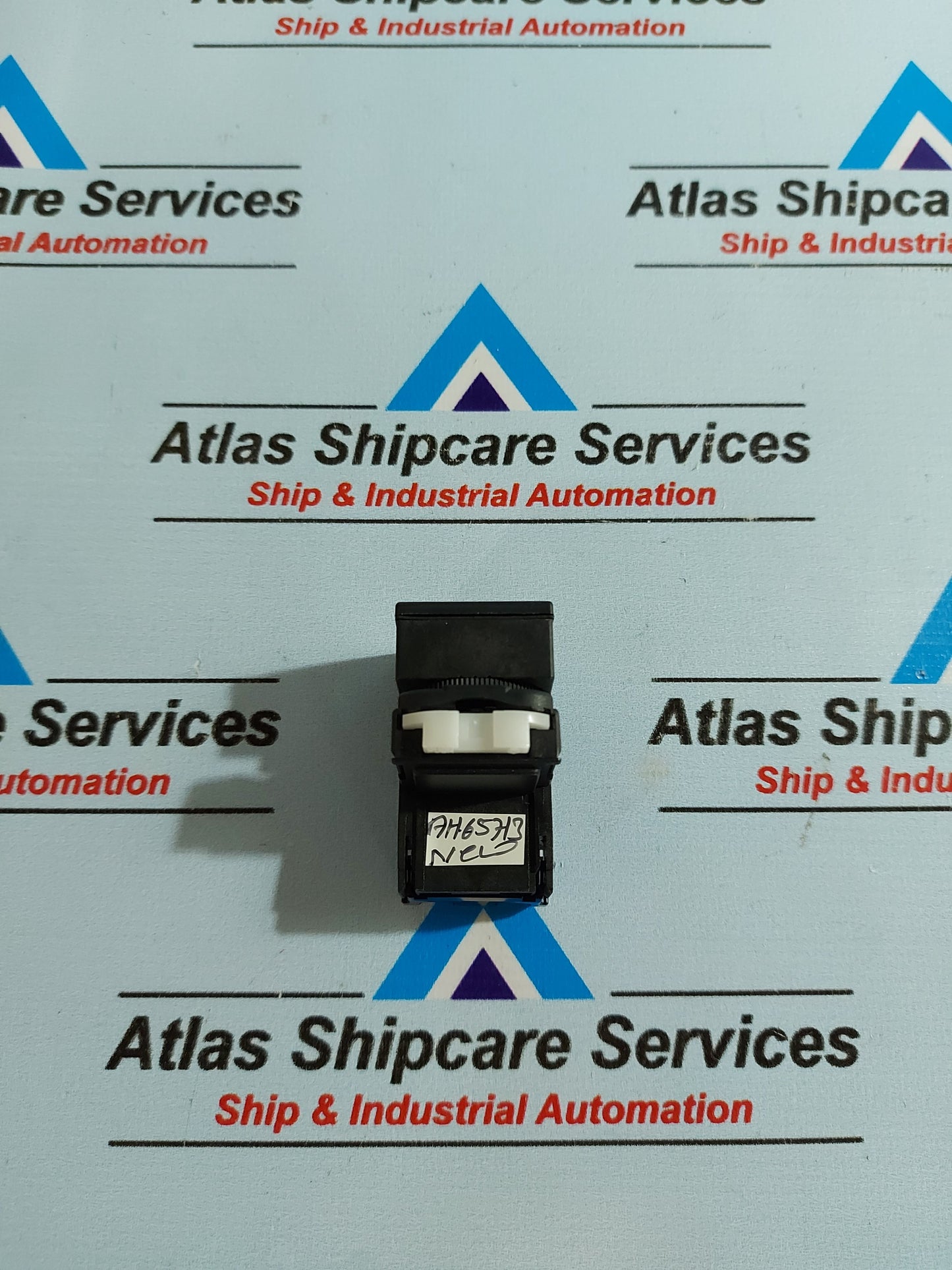 FUJI ELECTRIC DG28F3M E4 SQUARE COMMAND PUSH BUTTON SWITCH