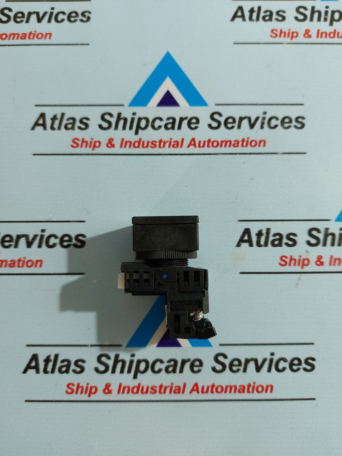 FUJI ELECTRIC DG28F3M E4 SQUARE COMMAND PUSH BUTTON SWITCH