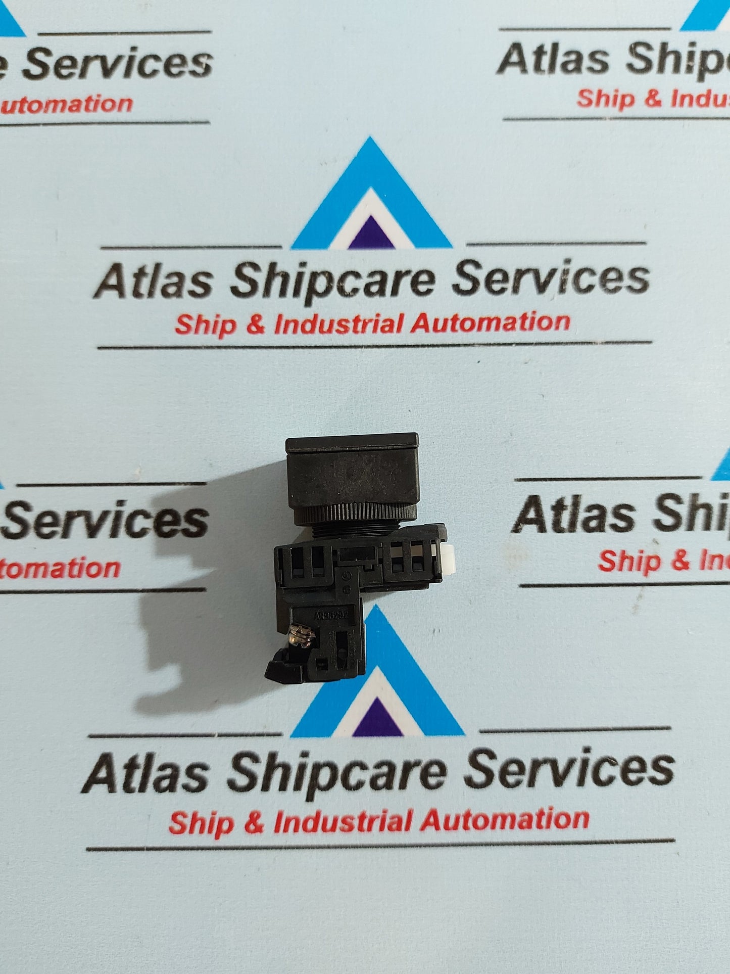 FUJI ELECTRIC DG28F3M E4 SQUARE COMMAND PUSH BUTTON SWITCH