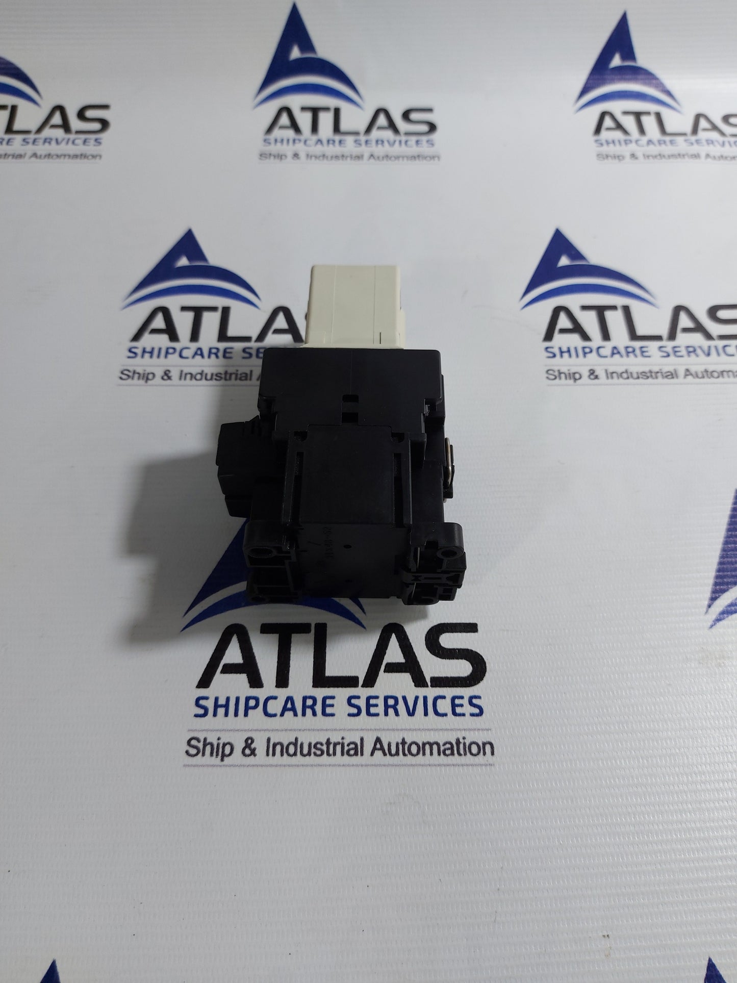FUJI ELECTRIC SH-5 LATCH MAGNETIC CONTACTOR WITH AUXILIARY RELAY SZ-V100