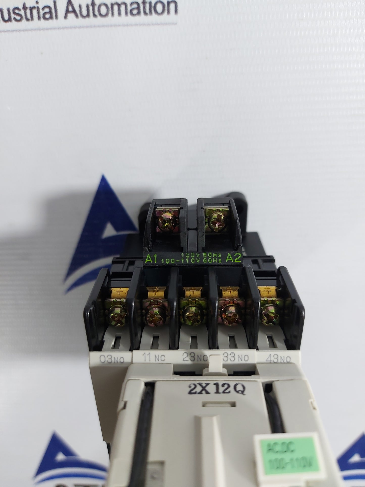 FUJI ELECTRIC SH-5 LATCH MAGNETIC CONTACTOR WITH AUXILIARY RELAY SZ-V100
