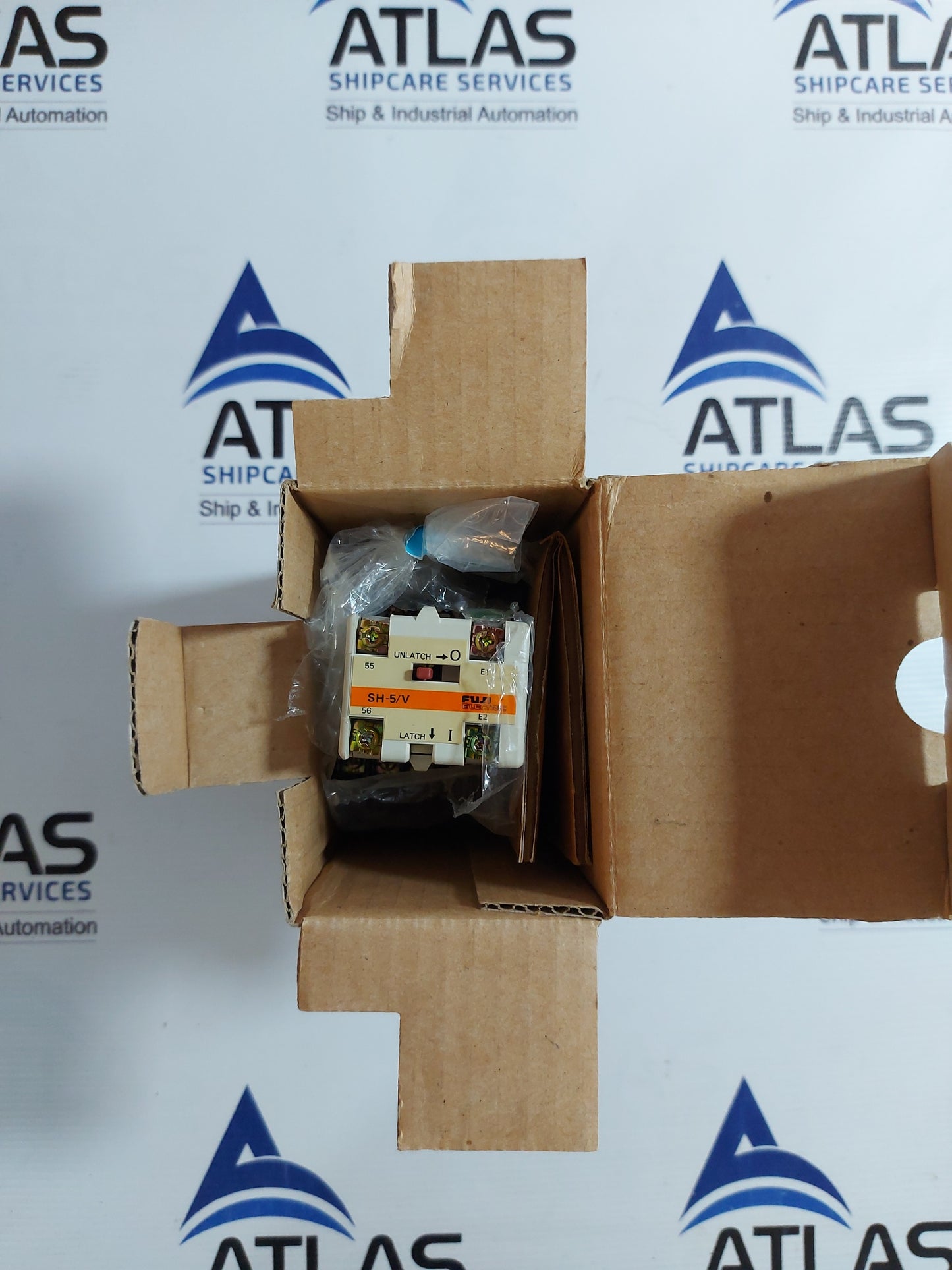 FUJI ELECTRIC SH-5 LATCH MAGNETIC CONTACTOR WITH AUXILIARY RELAY SZ-V100