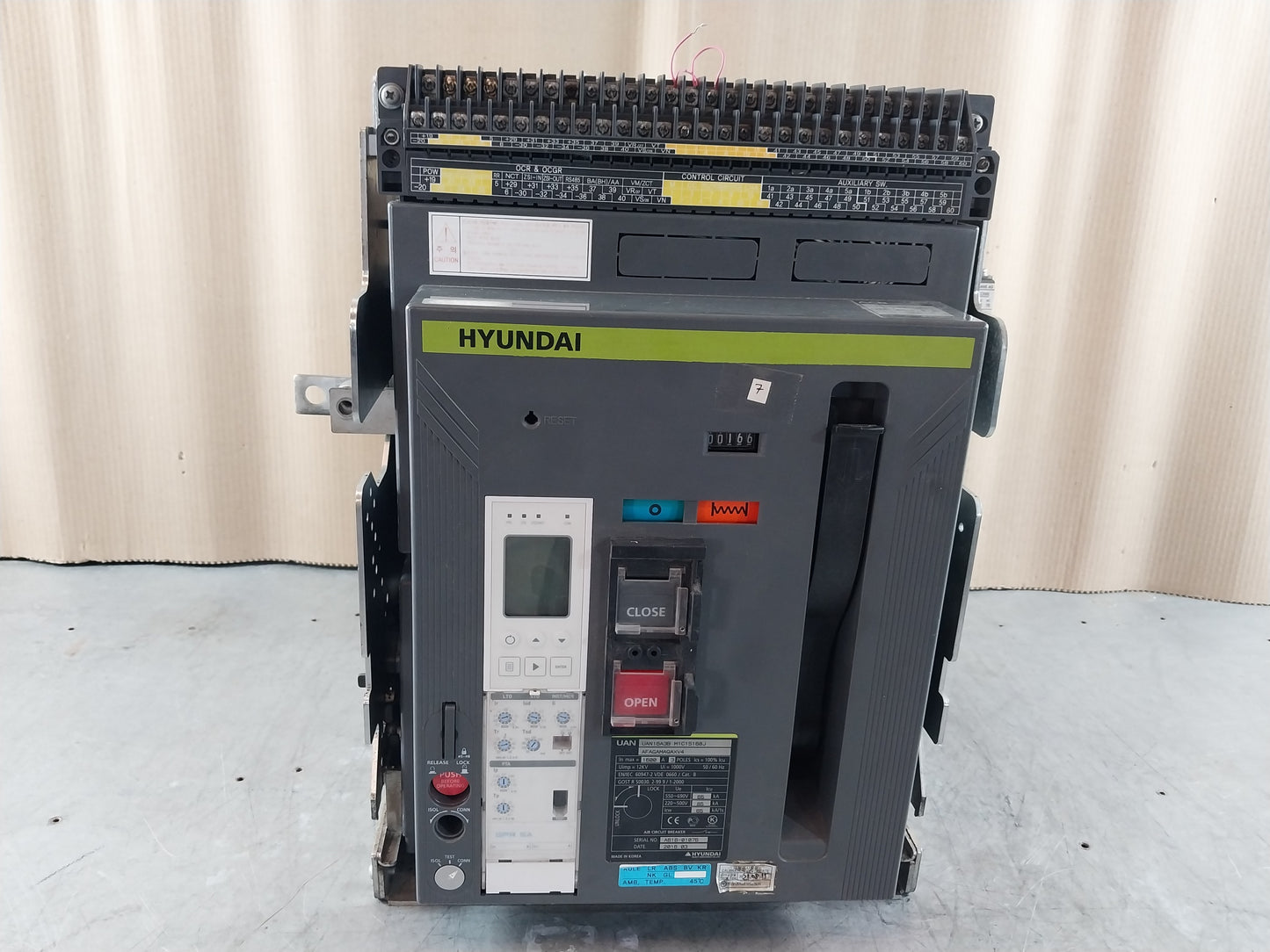 HYUNDAI UAN16A3B M1C1S168J AUTOMATIC CIRCUIT BREAKER 3 POLE 1600A