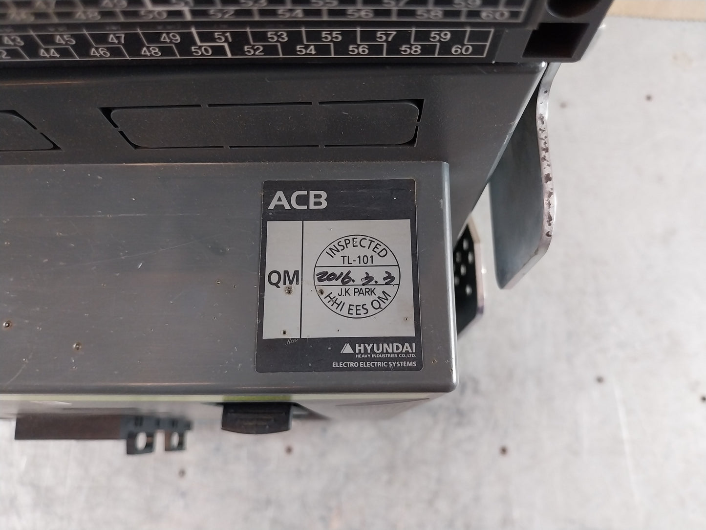 HYUNDAI UAN16A3B M1C1S168J AUTOMATIC CIRCUIT BREAKER 3 POLE 1600A
