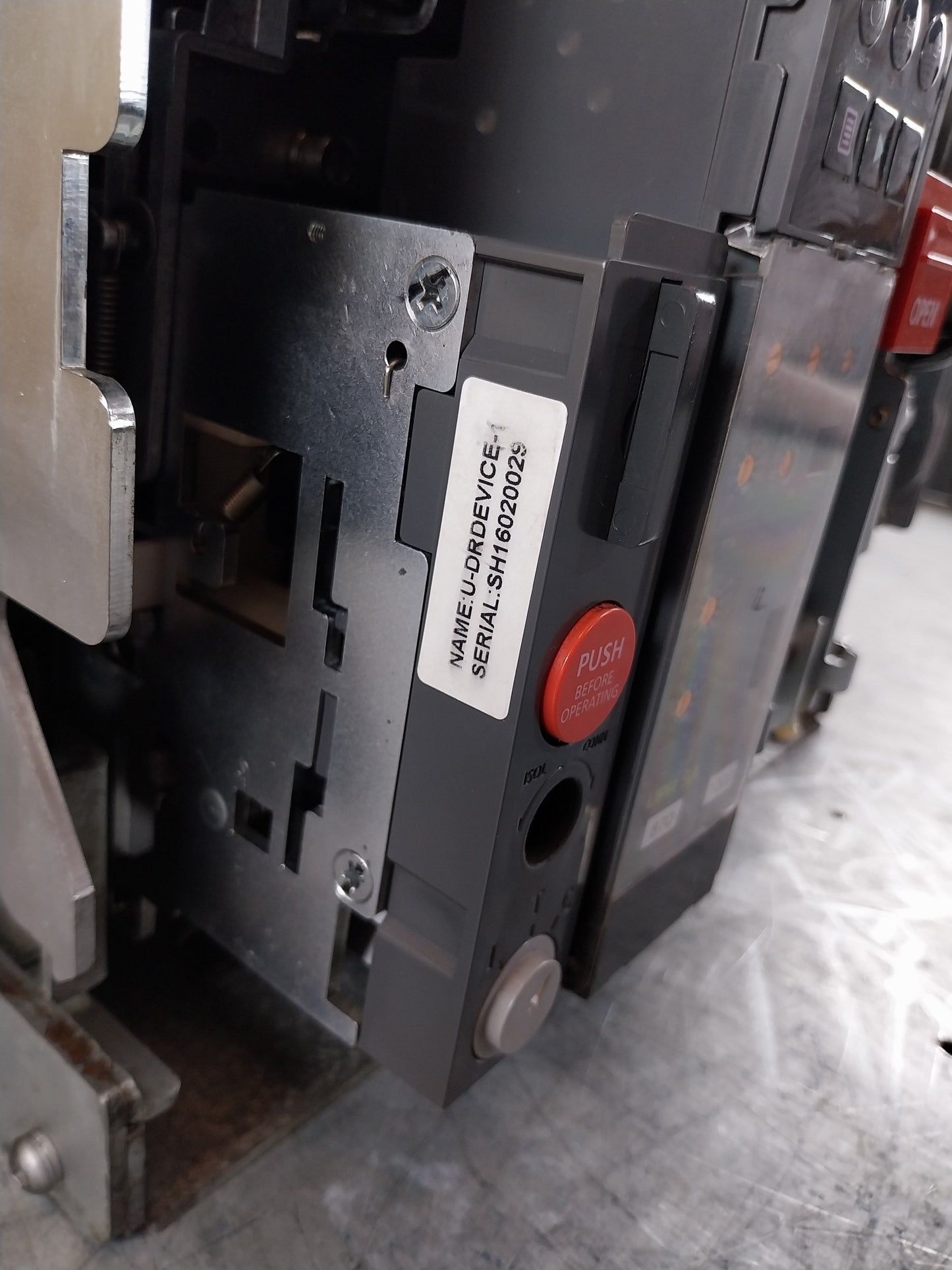 HYUNDAI UAN16A3B M1C1S168J AUTOMATIC CIRCUIT BREAKER 3 POLE 1600A