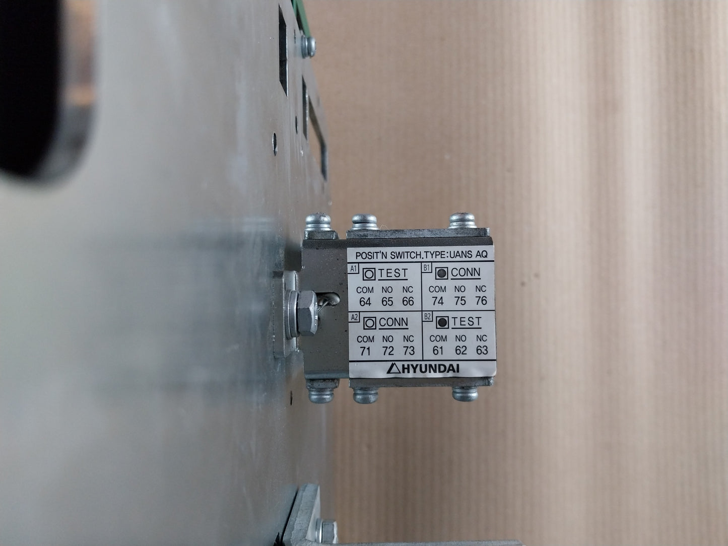 HYUNDAI UAN16A3B M1C1S168J AUTOMATIC CIRCUIT BREAKER 3 POLE 1600A