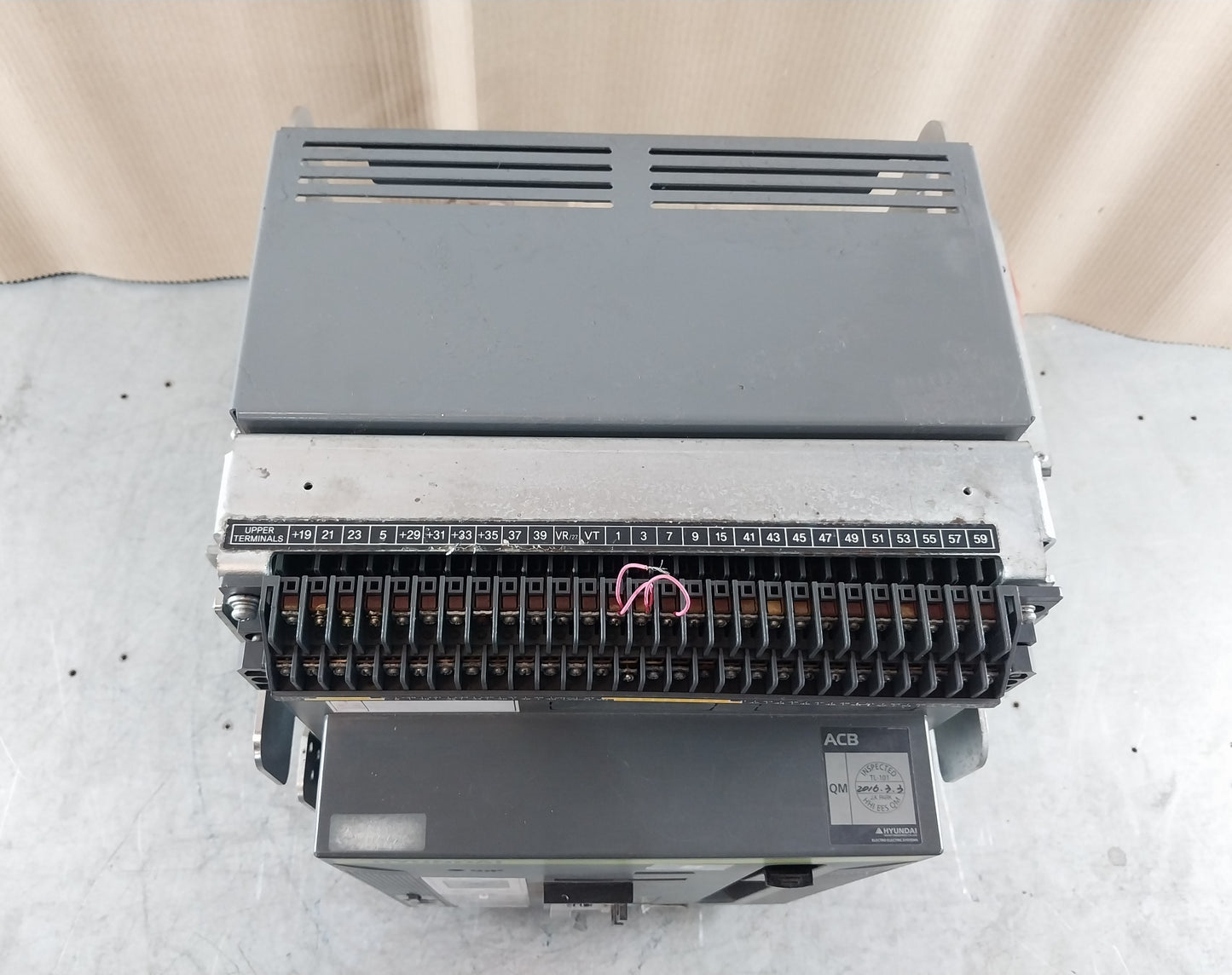 HYUNDAI UAN16A3B M1C1S168J AUTOMATIC CIRCUIT BREAKER 3 POLE 1600A