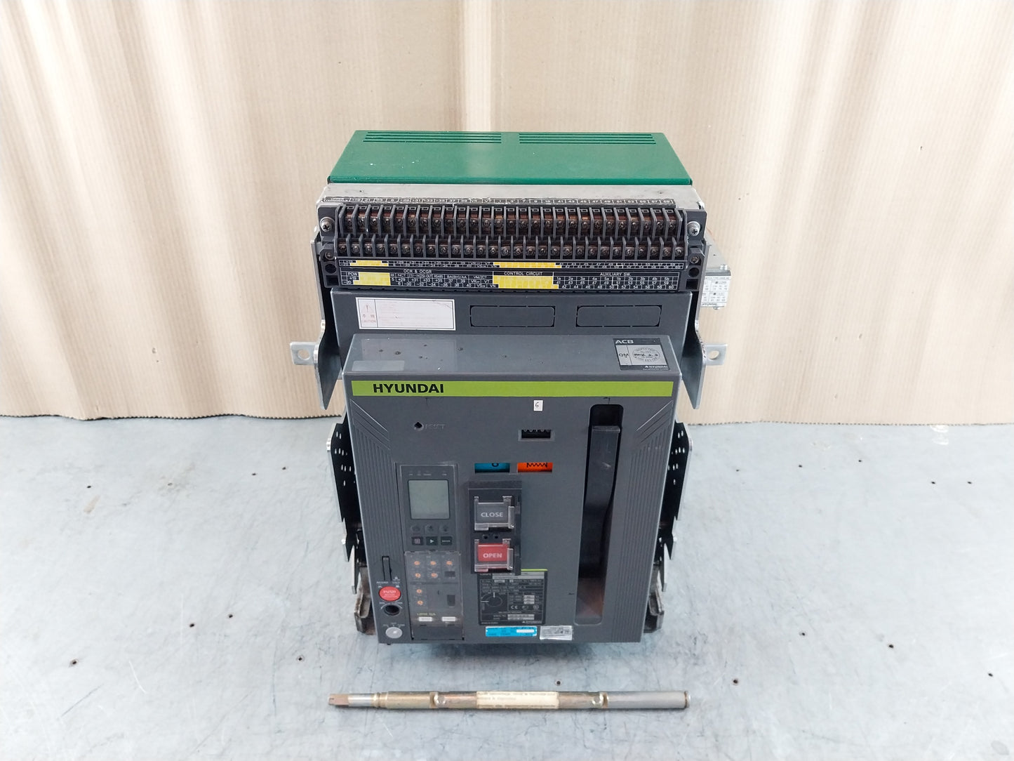 HYUNDAI UAN16A3B M1C1S168J AUTOMATIC CIRCUIT BREAKER 3 POLE 1600A