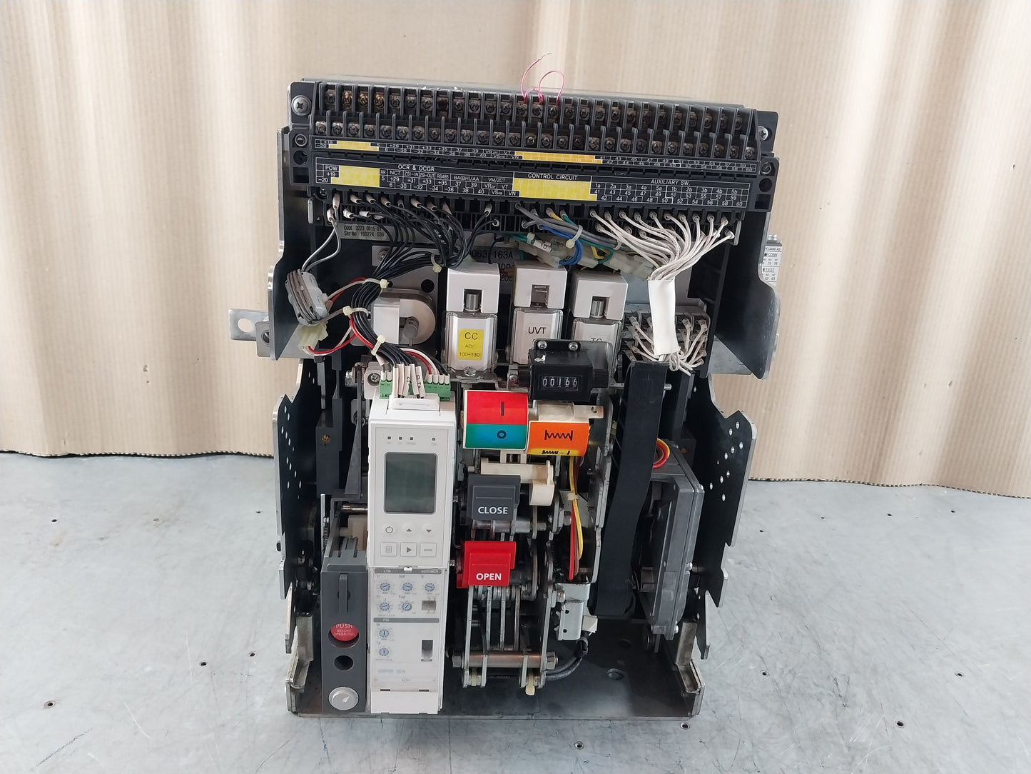 HYUNDAI UAN16A3B M1C1S168J AUTOMATIC CIRCUIT BREAKER 3 POLE 1600A