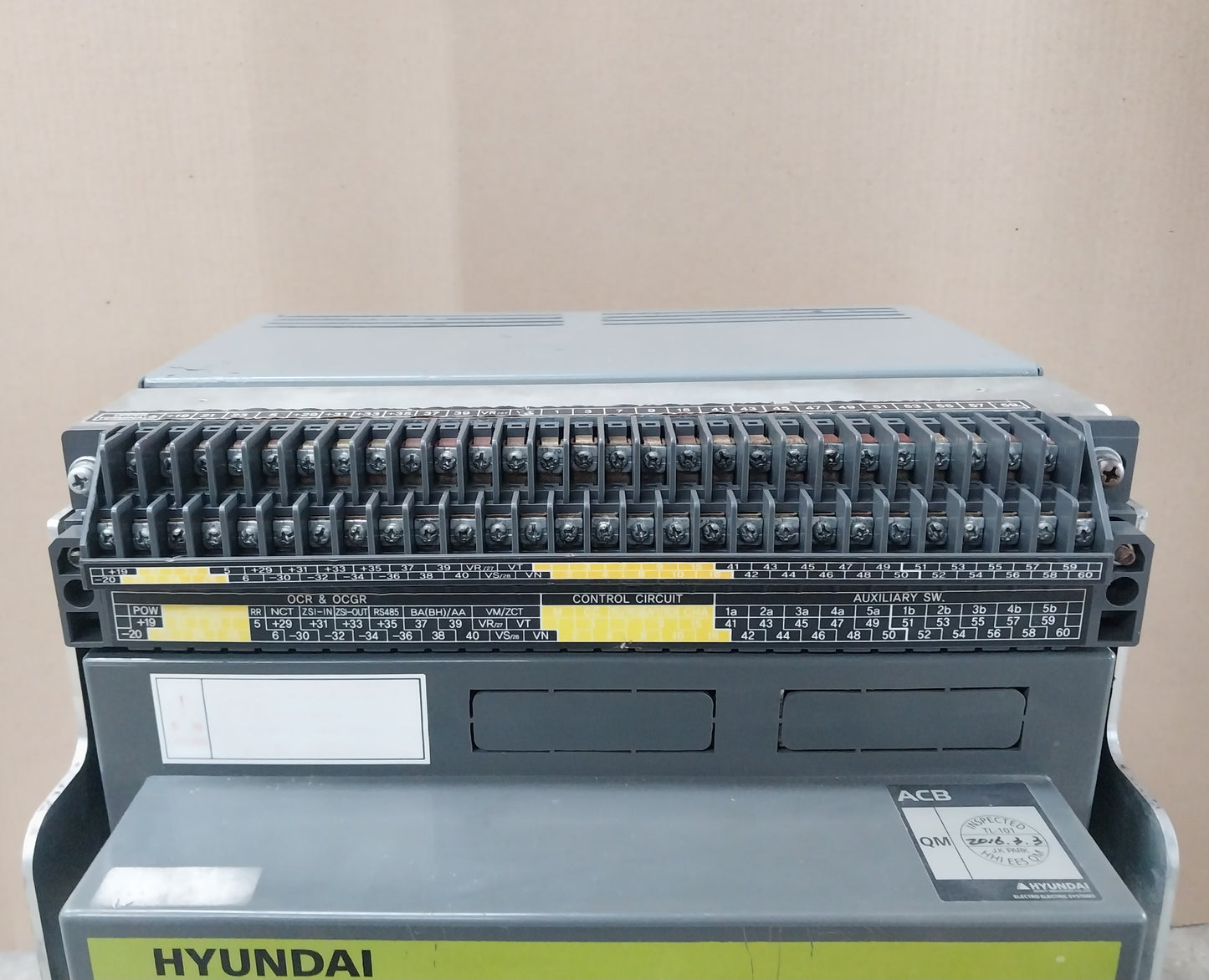 HYUNDAI UAN16A3B M1C1S168T AIR CIRCUIT BREAKER 3 POLE 1600A