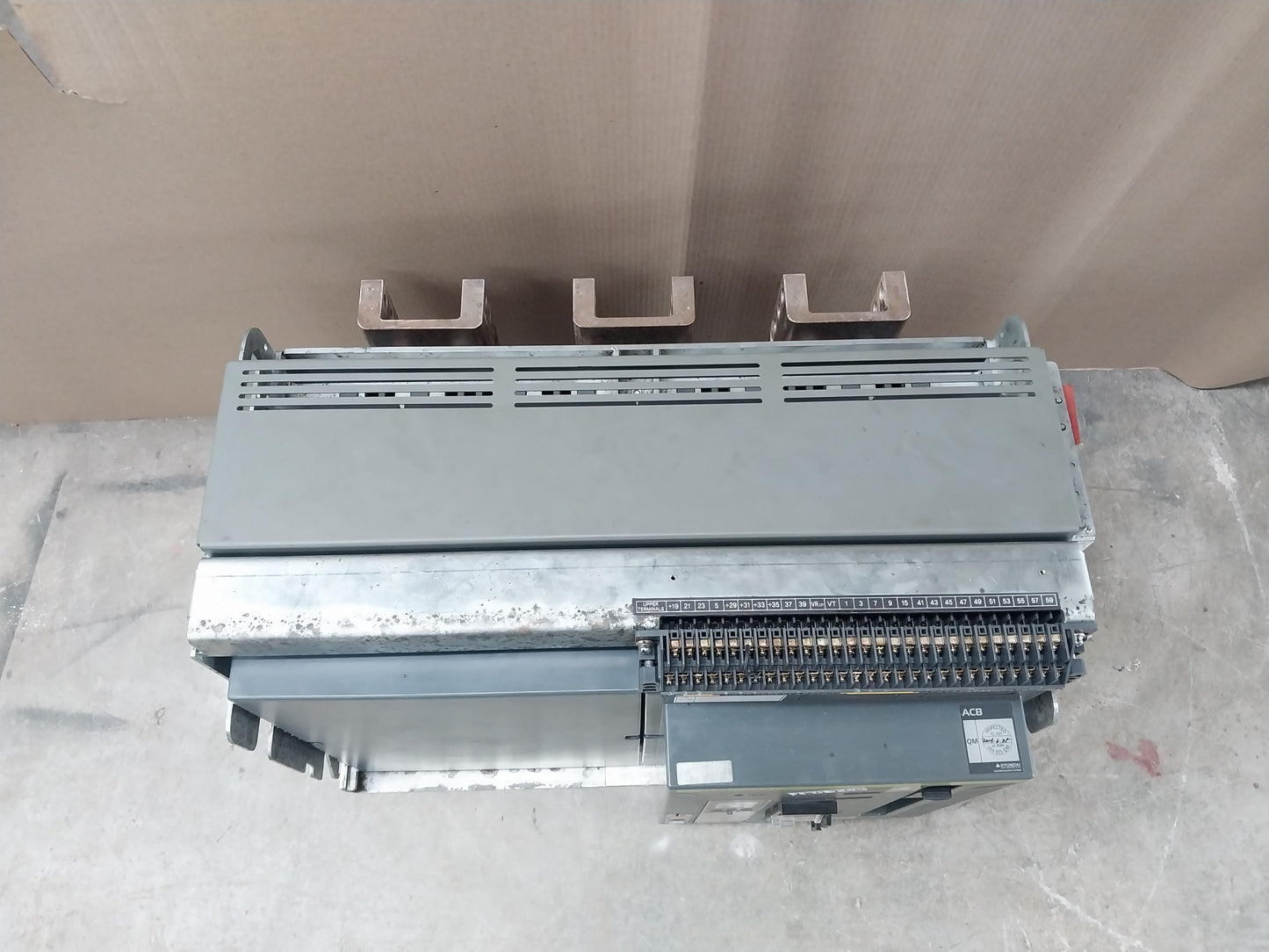 HYUNDAI UAN50C3C M1C1S168S AIR CIRCUIT BREAKER 3 POLE 5000A