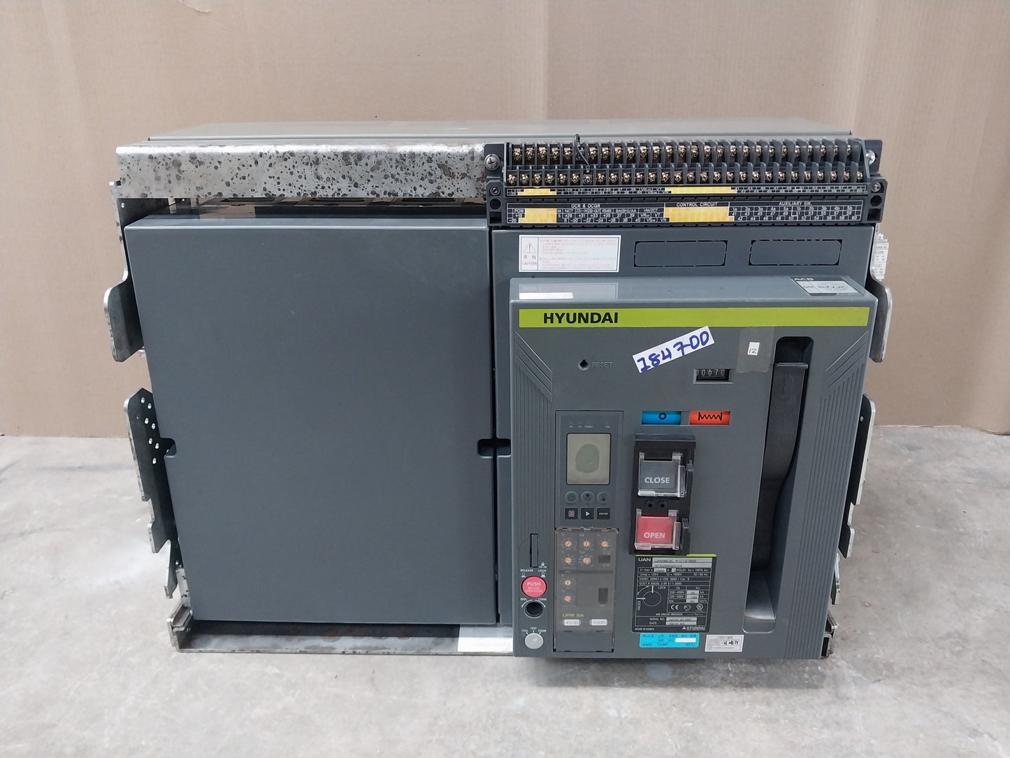 HYUNDAI UAN50C3C M1C1S168S AIR CIRCUIT BREAKER 3 POLE 5000A