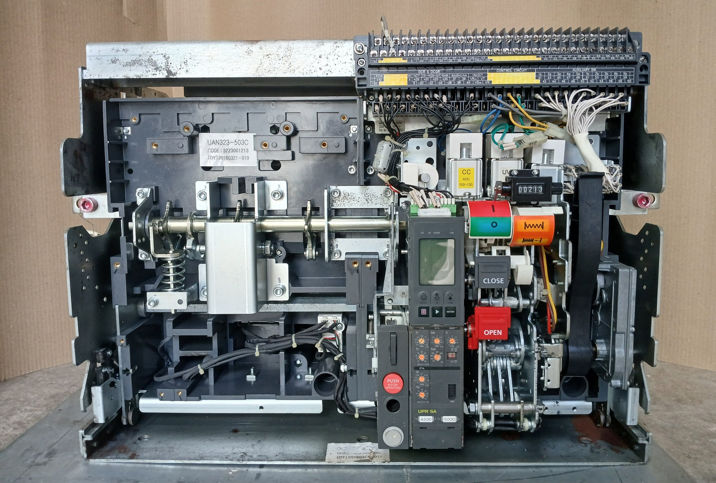 HYUNDAI UAN50C3C M1C1S168S AIR CIRCUIT BREAKER 3 POLE 5000A