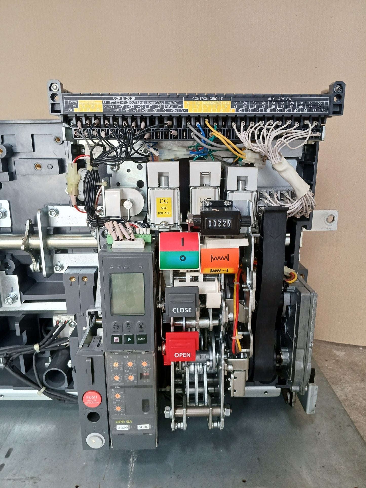 HYUNDAI UAN50C3C M1C1S168S AIR CIRCUIT BREAKER 3 POLE 5000A