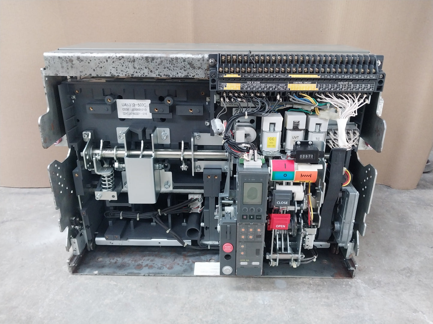 HYUNDAI UAN50C3C M1C1S168S AIR CIRCUIT BREAKER 3 POLE 5000A