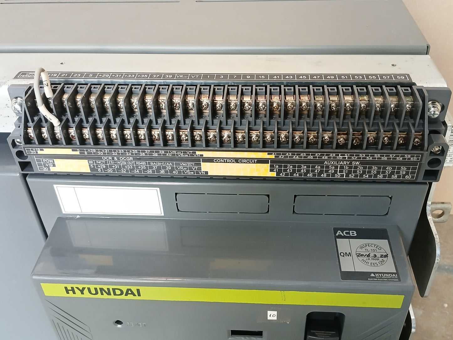 HYUNDAI UAN50C3C M1C1S168S AIR CIRCUIT BREAKER 3 POLE 5000A