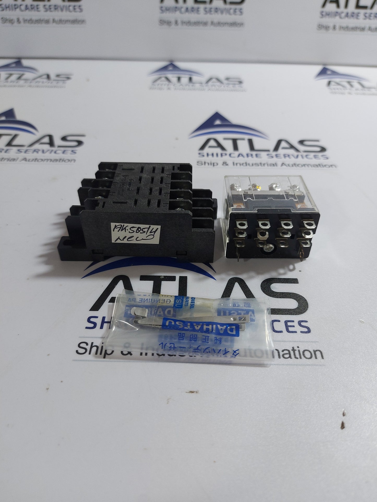 OMRON LY4-D PLUG IN RELAY WITH SOCKET