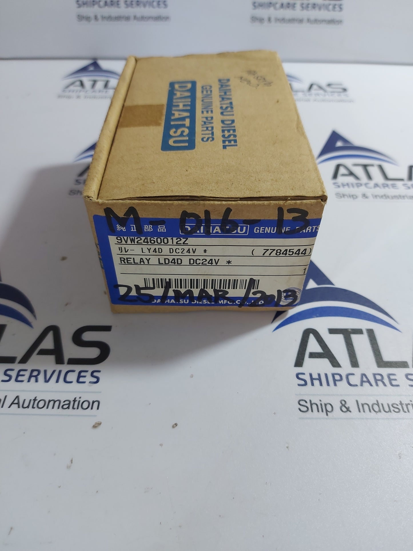 OMRON LY4-D PLUG IN RELAY WITH SOCKET