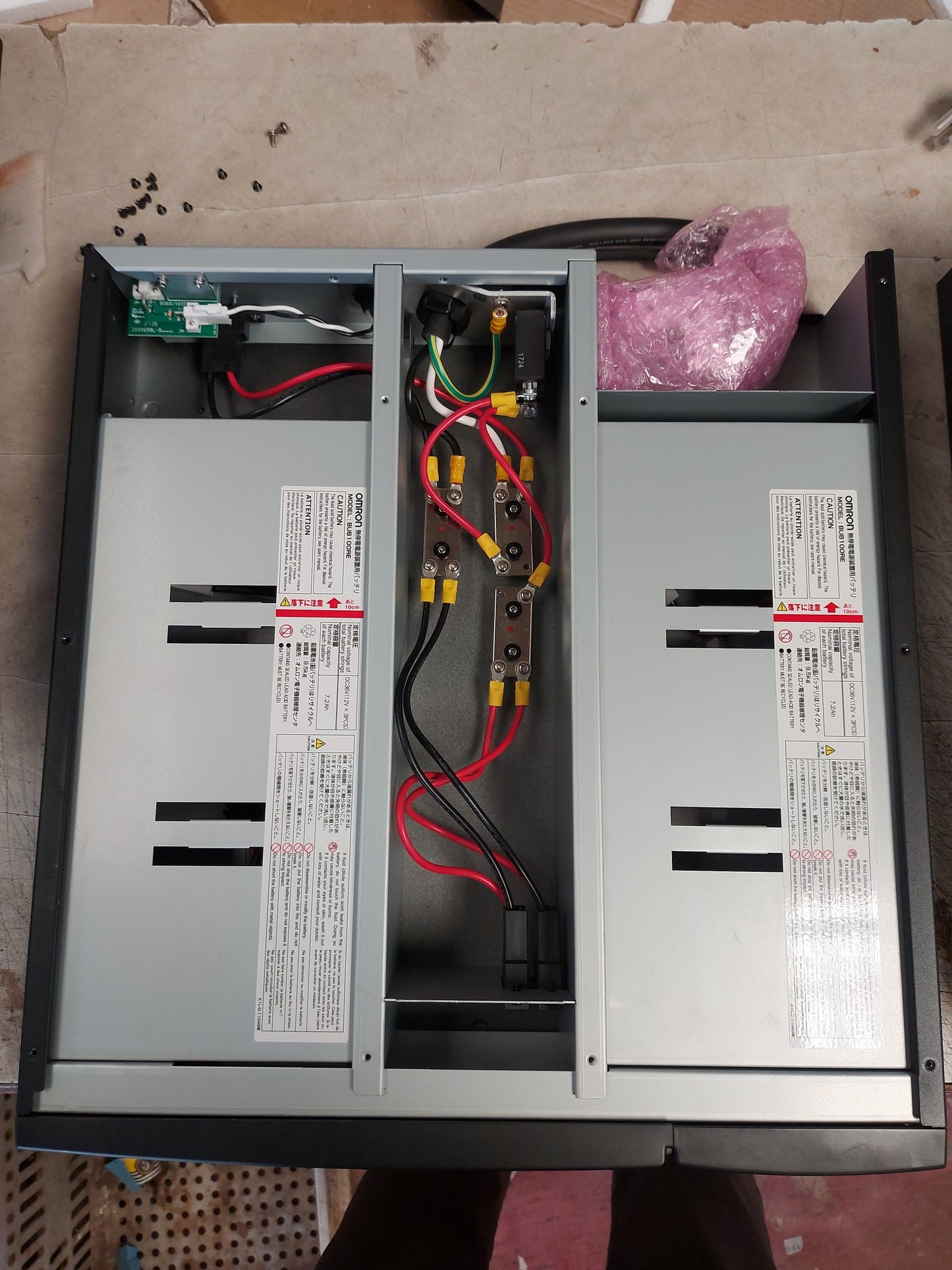 OMRON POWLI BUM100RE BATTERY CABINET FOR UNINTERRUPTIBLE POWER SUPPLY