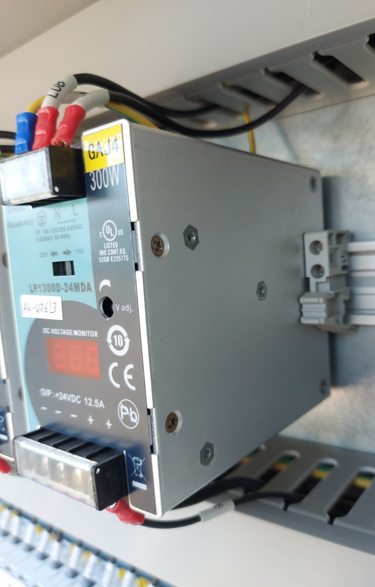 REIGN POWER LP1300S-24MDA AC/DC SWITCHING POWER SUPPLY 24VDC 12.5A 300W