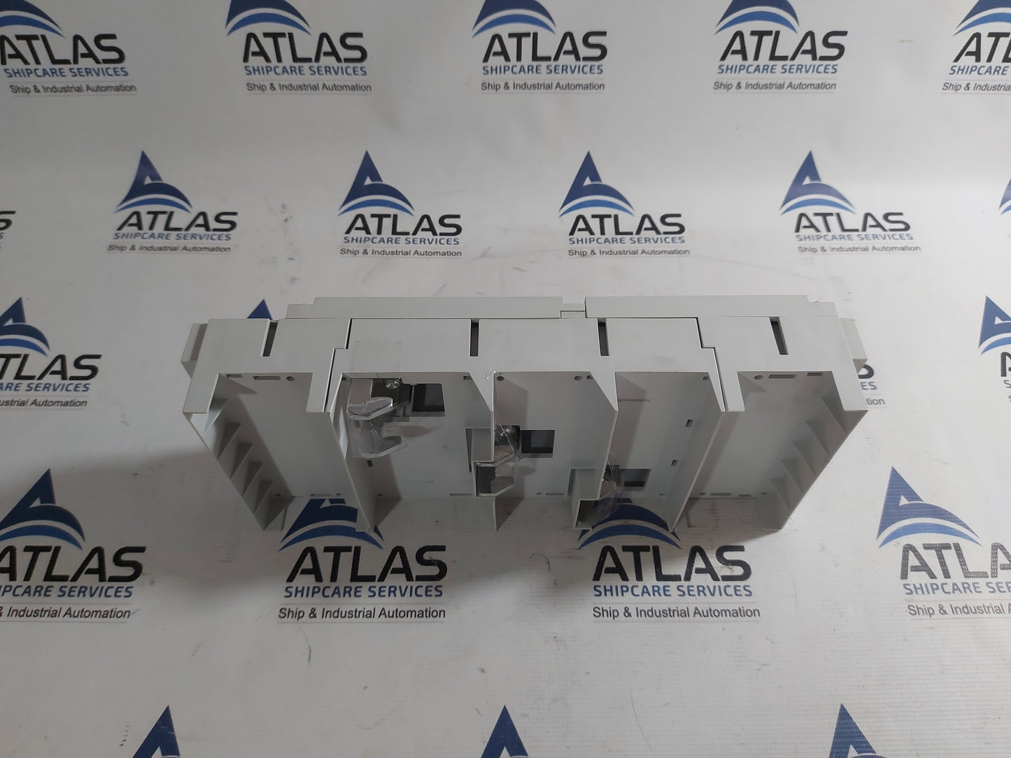 RITTAL SV 9345.710 3 PHASE CIRCUIT BREAKER COMPONENT ADAPTER 450VAC,600A