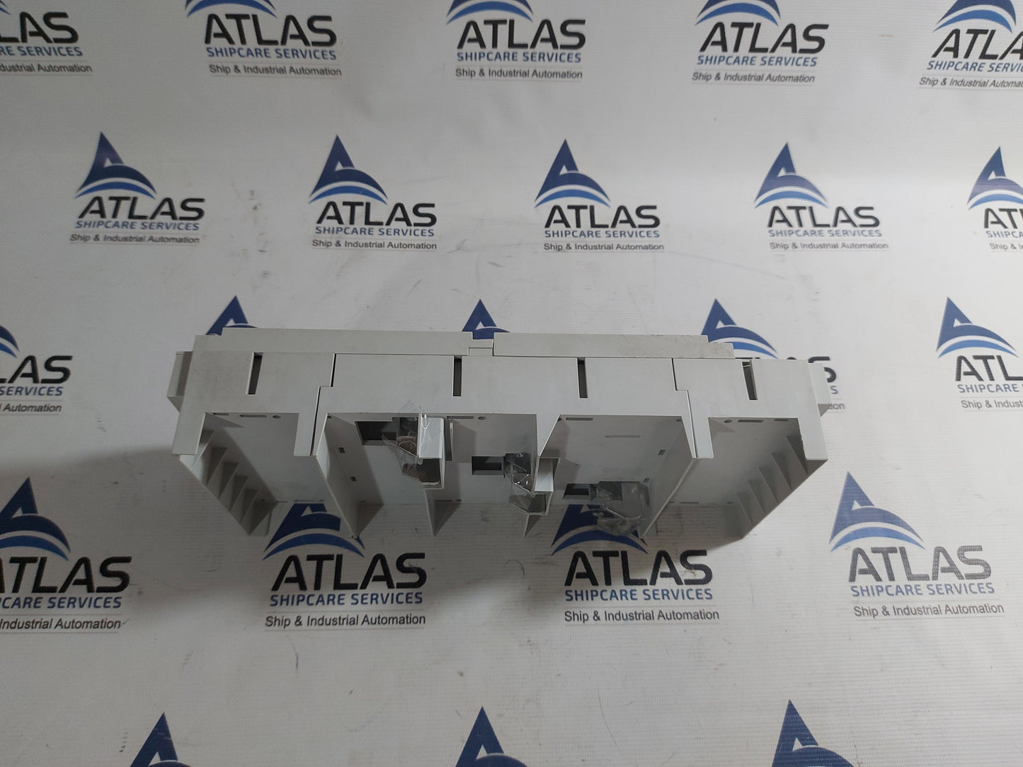 RITTAL SV 9345.710 3 PHASE CIRCUIT BREAKER COMPONENT ADAPTER 450VAC,600A