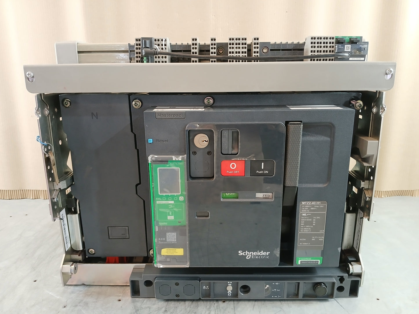 SCHNEIDER ELECTRIC MTZ2-40 H1 MASTERPACT CIRCUIT BREAKER 4000A 4 POLE